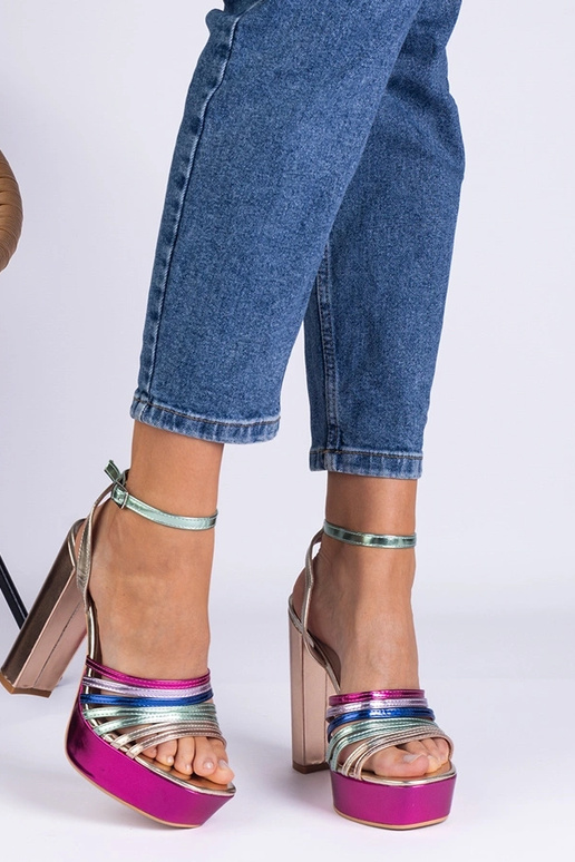 Mehrfarbige, klobige Veransa-Sandalen...