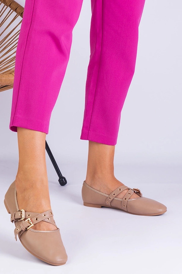 Beige Ballerinas aus Ökoleder verziert mit Emmarino-Schnallen 2
