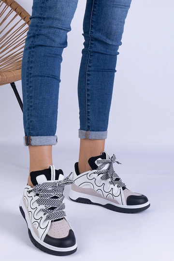 Schwarze Damen Sneaker mit Zierschnürung Grejs 2
