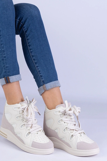 Weiße Damen-Sneaker mit dicken Schnürsenkeln Gralina