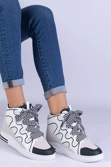 Weiße Damen-Sneaker mit dicken Schnürsenkeln Gralina