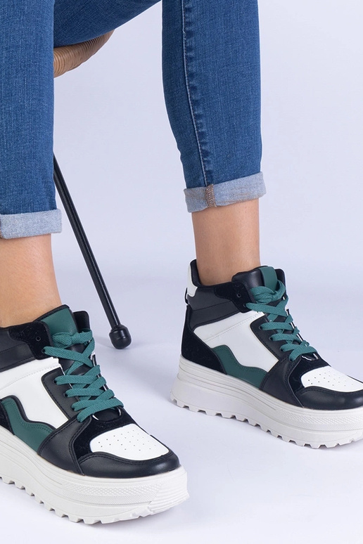 Schwarz-weiße Damen-Sportsneaker auf... Schwarz-weiße Damen-Sportsneaker auf...