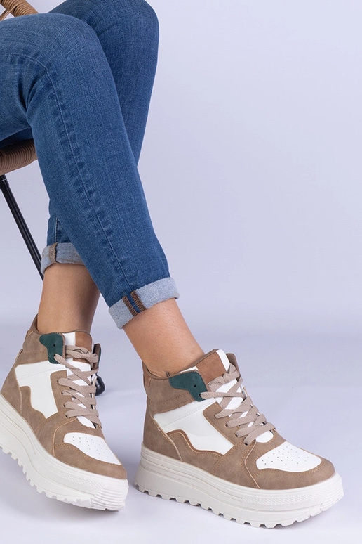 Beige Damen-Sportsneaker auf der... Beige Damen-Sportsneaker auf der...