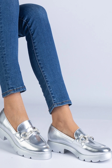 Silberne klassische Halbschuhe mit Amikol-Dekoration