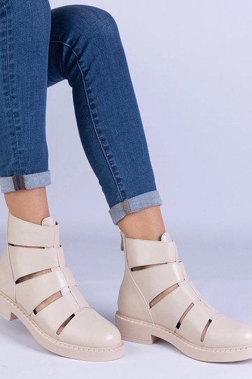 Beige Stiefel aus Ökoleder...