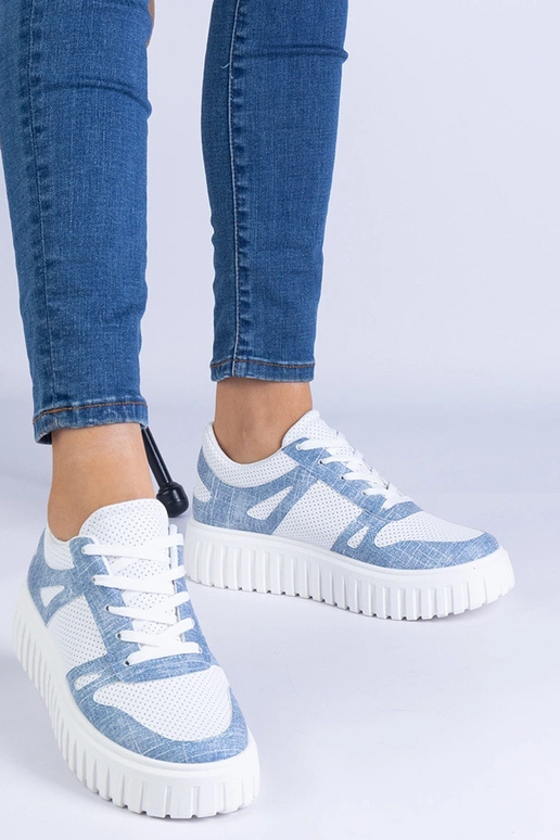 Blaue durchbrochene Sneaker mit... Blaue durchbrochene Sneaker mit...