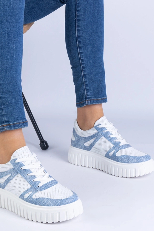 Blaue durchbrochene Sneaker mit... Blaue durchbrochene Sneaker mit...