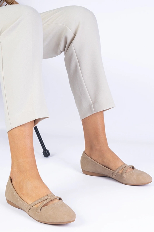 Beige Damenballerinas aus mattem... Beige Damenballerinas aus mattem...