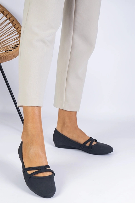 Schwarze Damenballerinas aus mattem... Schwarze Damenballerinas aus mattem...