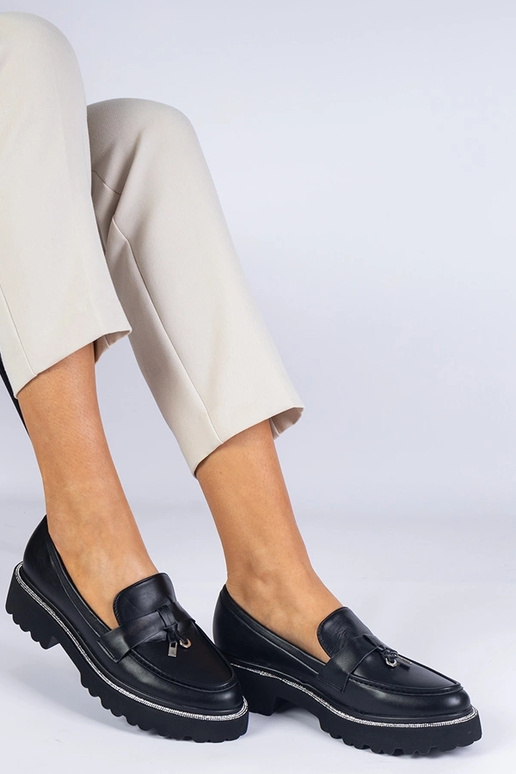 Schwarze Damen-Loafer mit dicker... Schwarze Damen-Loafer mit dicker...