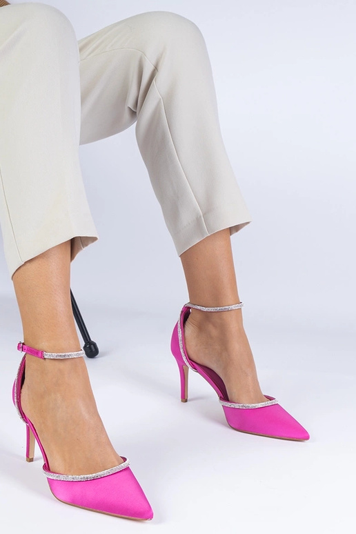 Rosa Pumps aus Satin, verziert mit...