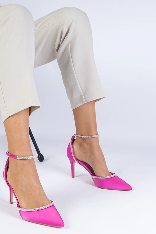 Rosa Pumps aus Satin, verziert mit...