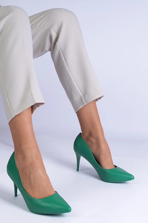 Grüne klassische Pumps aus Öko-Leder...