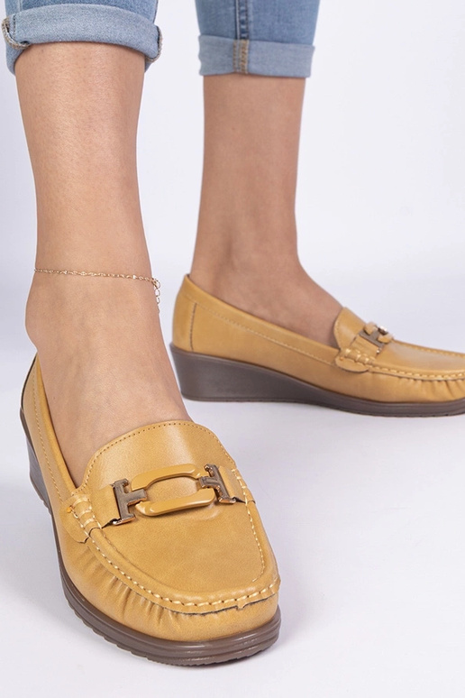 Gelbe Damenmokassins mit Keilabsatz... Gelbe Damenmokassins mit Keilabsatz...