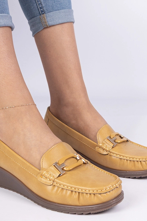 Gelbe Damenmokassins mit Keilabsatz... Gelbe Damenmokassins mit Keilabsatz...