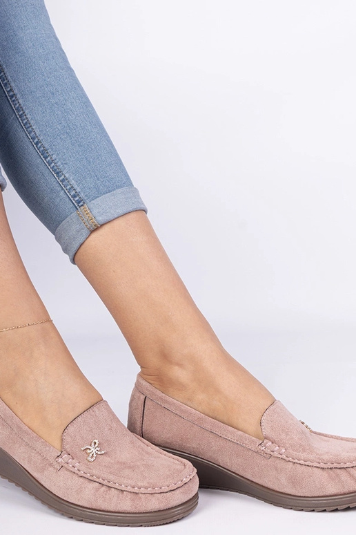 Rosa Damenmokassins auf Plateau aus...