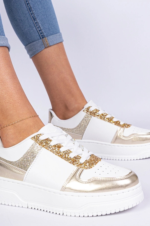 Goldene Damensneaker auf dicker Sohle...