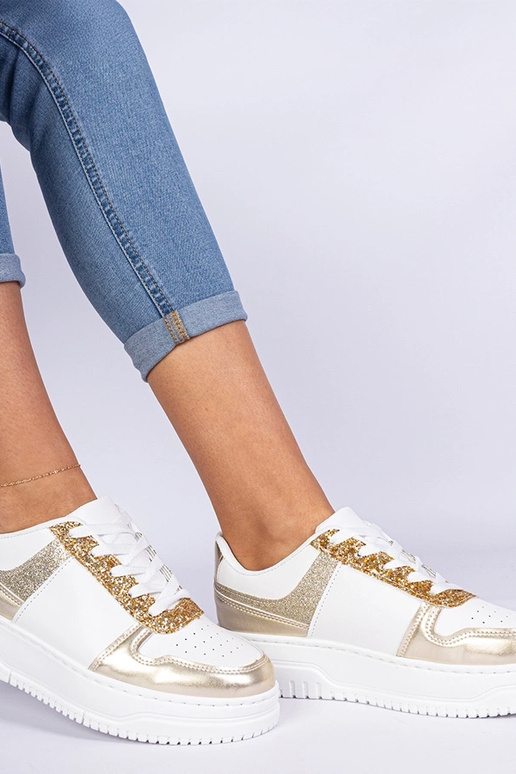 Goldene Damensneaker auf dicker Sohle...