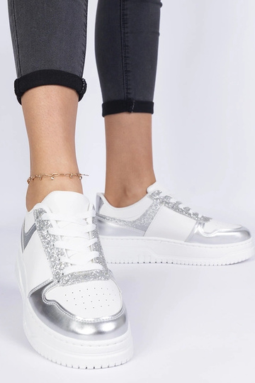 Silberne Damensneaker auf dicker Sohle Dolla