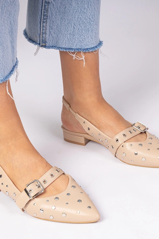 Beige Damenpumps mit flachem Absatz...