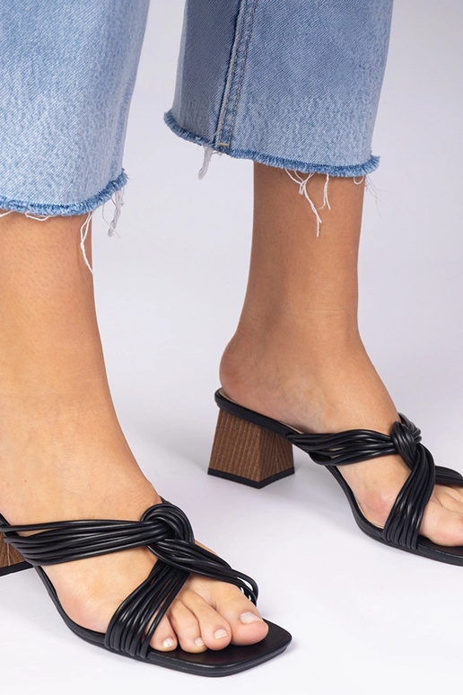 Schwarze elegante Clogs auf...