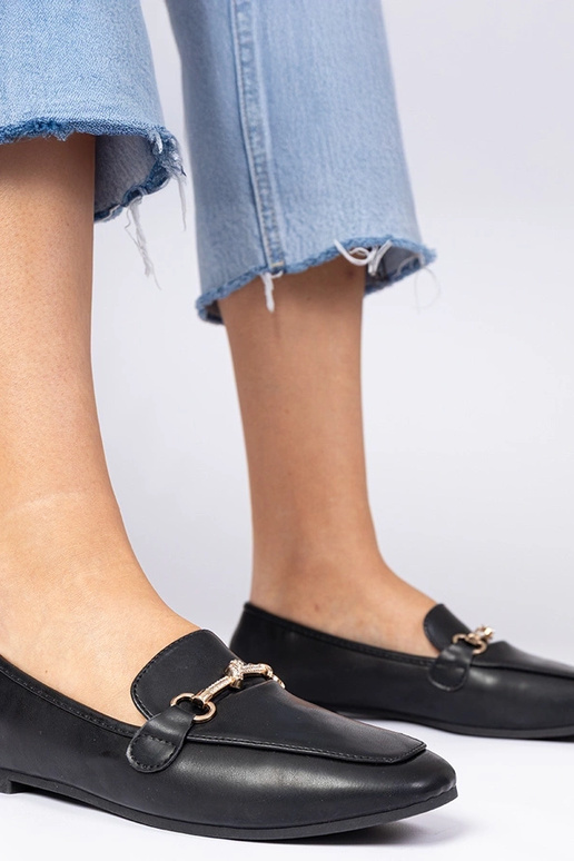 Schwarze Mokassins mit Verzierung und...