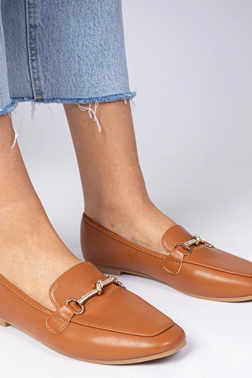 Braune Mokassins mit Verzierung und... Braune Mokassins mit Verzierung und...