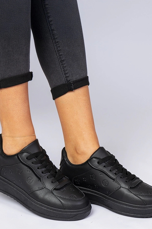 Schwarze Sportschuhe aus Kunstleder...