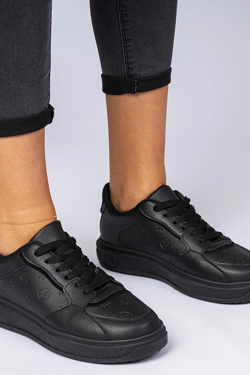 Schwarze Sportschuhe aus Kunstleder...