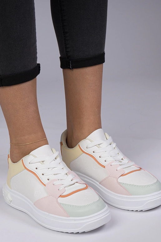 Weiß-gelbe Sportschuhe aus Kunstleder...