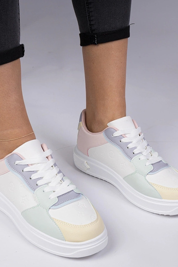 Weiß-blaue Sportschuhe aus...