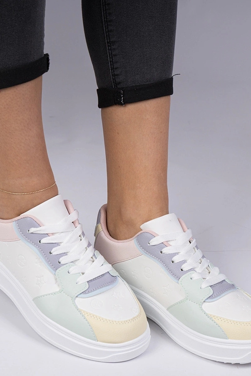 Weiß-blaue Sportschuhe aus Kunstleder...