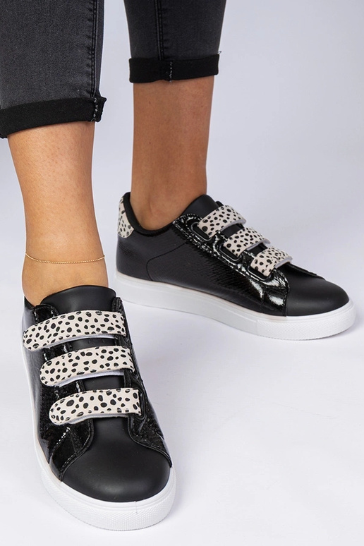Schwarze Sneakers mit tierischem... Schwarze Sneakers mit tierischem...