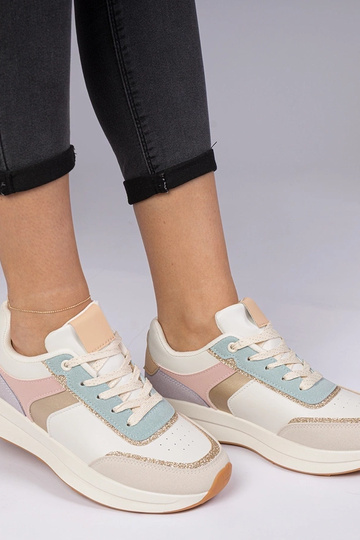 Bunt gemusterte Damen... 2