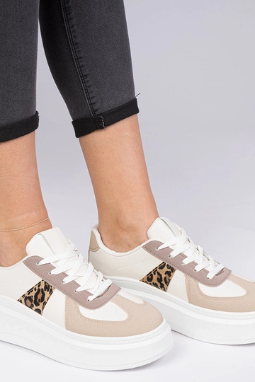Braune Sneakers auf Plattform Mishel