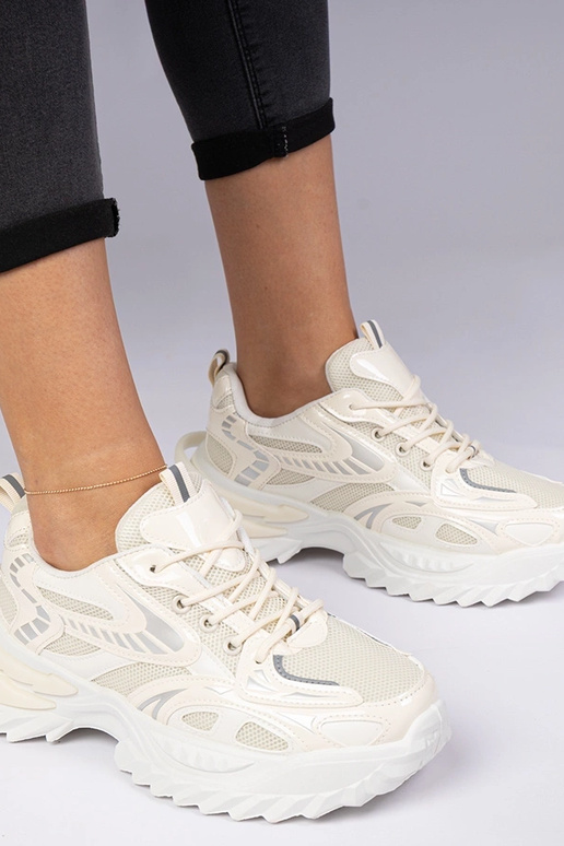 Beige sportliche Sneakers auf...