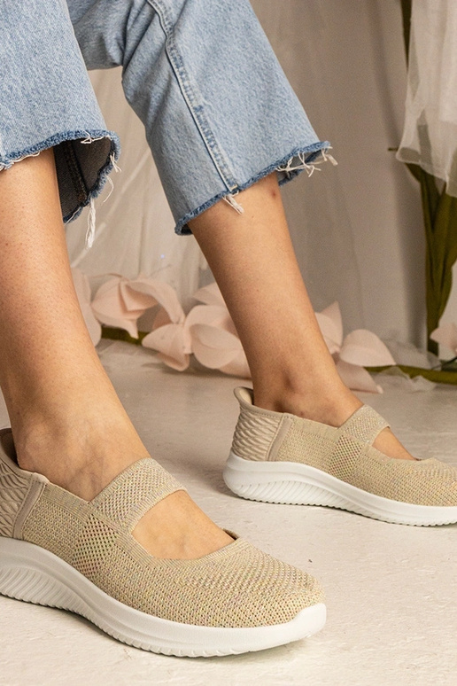 Beige Turnschuhe mit geprägter Sohle...