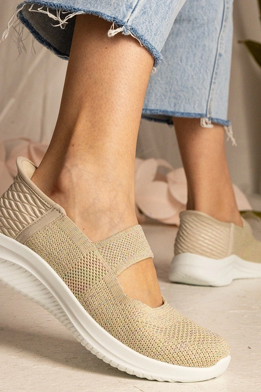 Beige Turnschuhe mit geprägter Sohle...