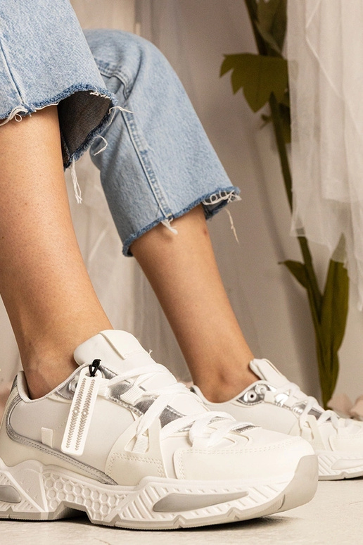 Weiße Damen-Sneakers mit dicker Sohle...