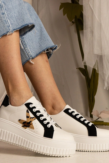 Biało-czarne Sneakers mit Glitzer und Stern Taleda 2
