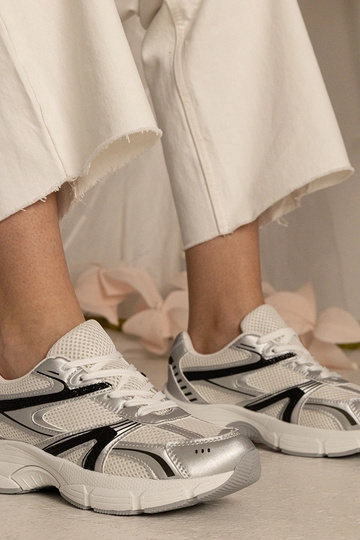 Silberne Damen Sneakers...