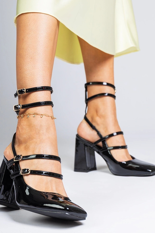 Schwarze lackierte Pumps mit...