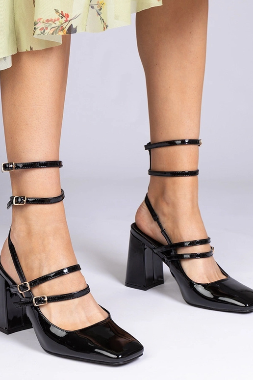 Schwarze lackierte Pumps mit...