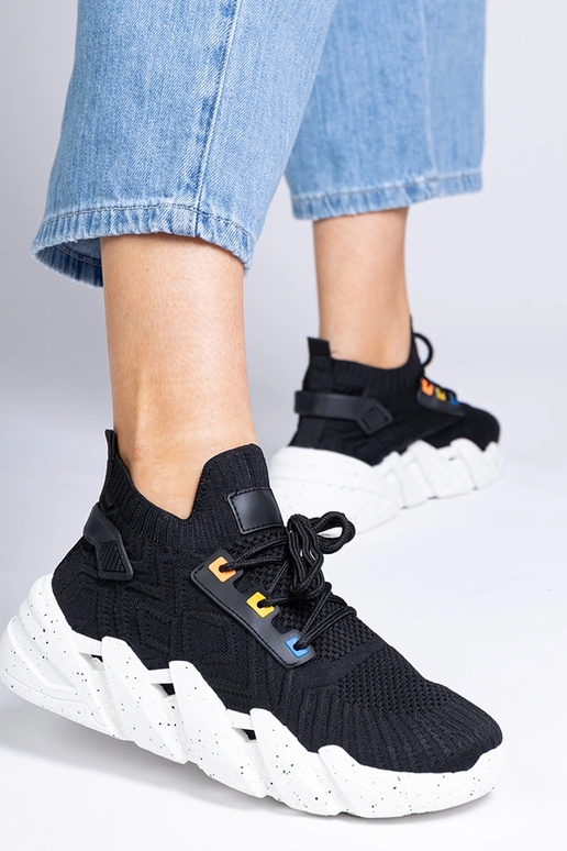 Schwarze Damen Sneakers auf dicker... Schwarze Damen Sneakers auf dicker...