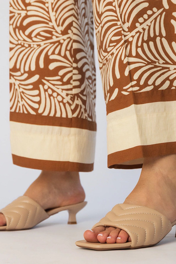 Hellbeige Slipper auf...