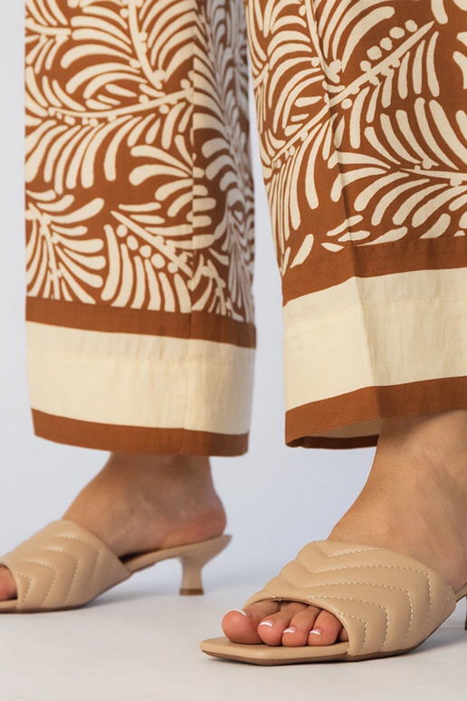 Hellbeige Slipper auf niedrigem...