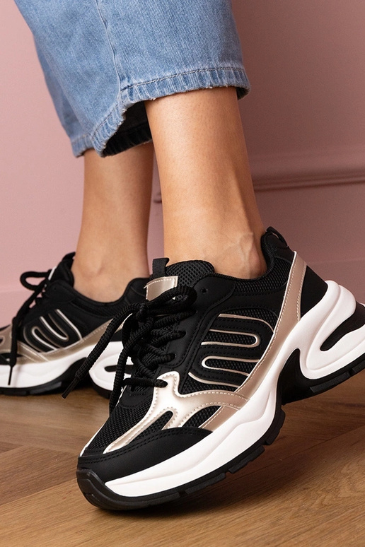 Schwarze Damen-Sneaker mit dicker... Schwarze Damen-Sneaker mit dicker...