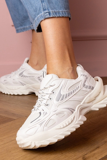 Weiße Damen-Sneaker auf stylischer Plattform Carina 2