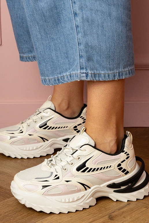 Beige Damen-Sneaker auf stylischer... Beige Damen-Sneaker auf stylischer...