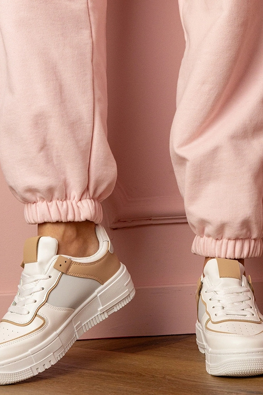 Weiß-beige Damen-Sneaker auf... Weiß-beige Damen-Sneaker auf...